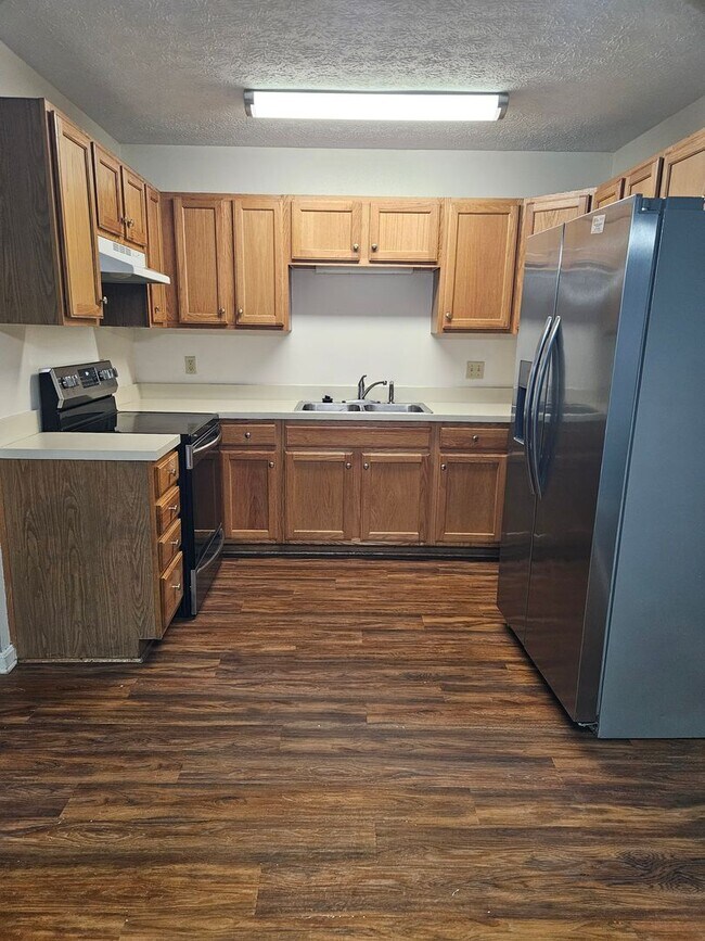 Foto del edificio - Bittersweet Rd., 104