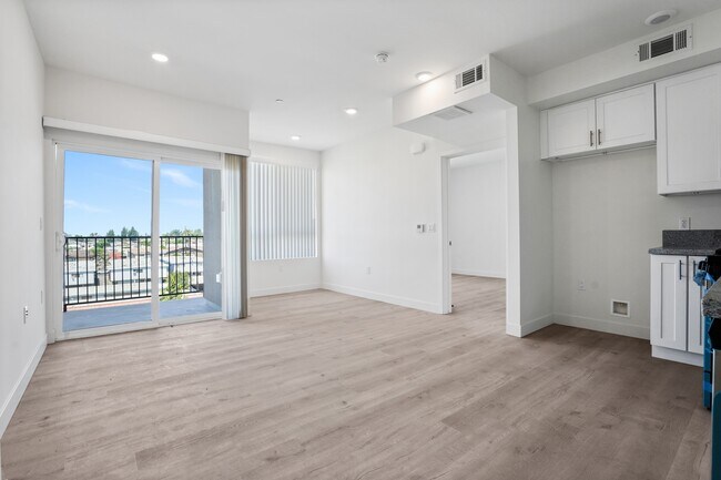 Foto del edificio - 8802 Van Nuys Blvd