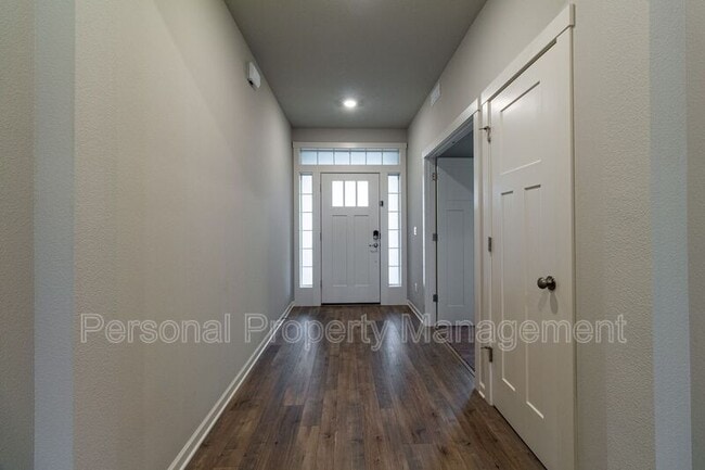 Building Photo - 3827 S Kennedy Dr