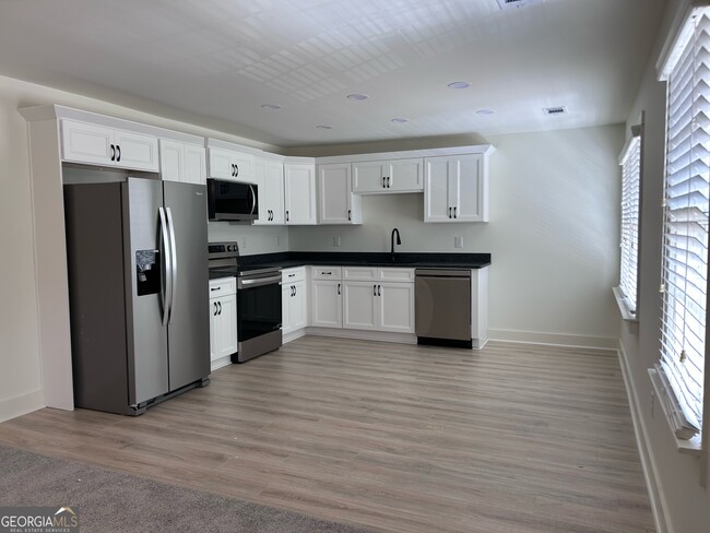 Foto del edificio - 426 W Highland Ave