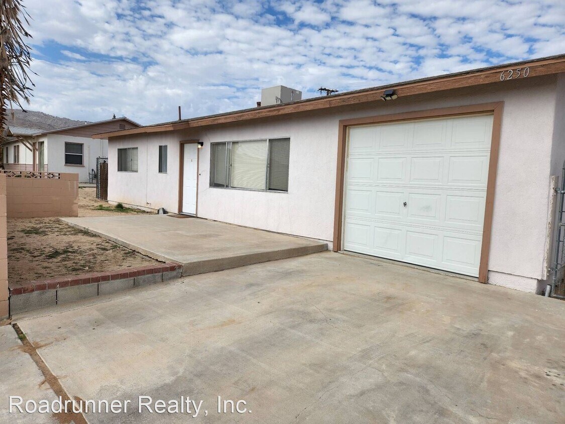 Foto principal - 2 br, 1 bath House - 6250 Morongo Rd