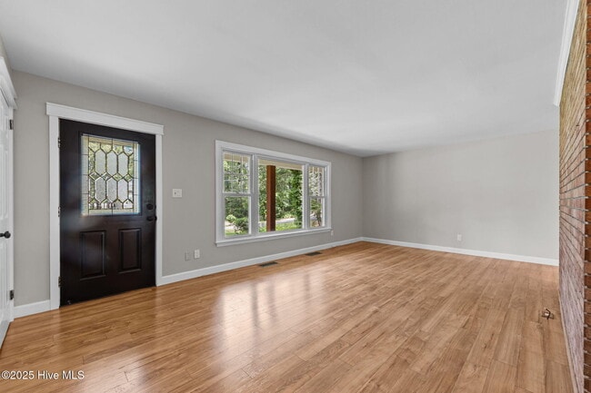 Building Photo - 89 S Lakeshore Dr