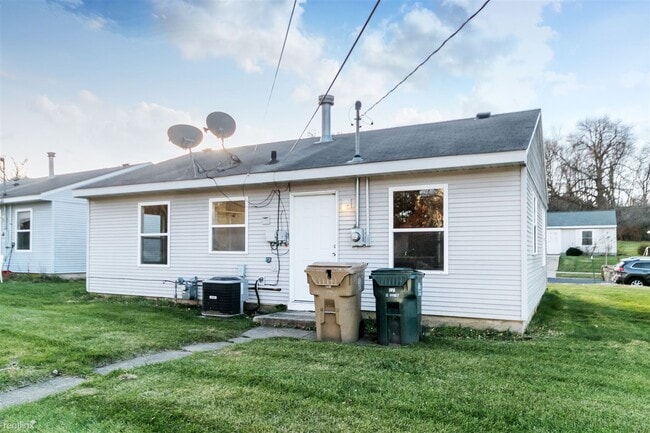 Building Photo - 2 br, 1 bath Condo - 133 Craig Avenue