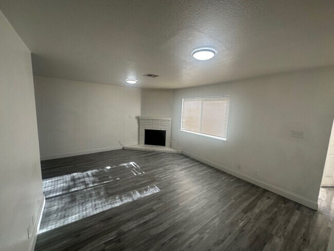 Foto del edificio - 6945 Mendon Ln