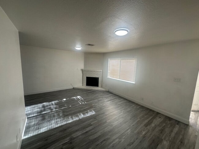 Building Photo - 6945 Mendon Ln
