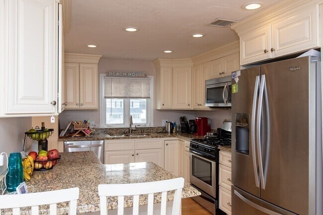 Building Photo - 4 Gunrock Ave