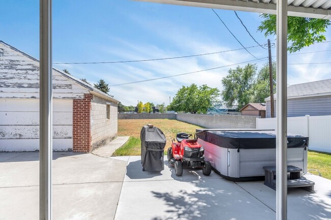 Building Photo - 355 Belview Ave