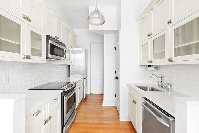 Building Photo - 57 W 75th St