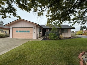 Building Photo - 4074 Drake Way