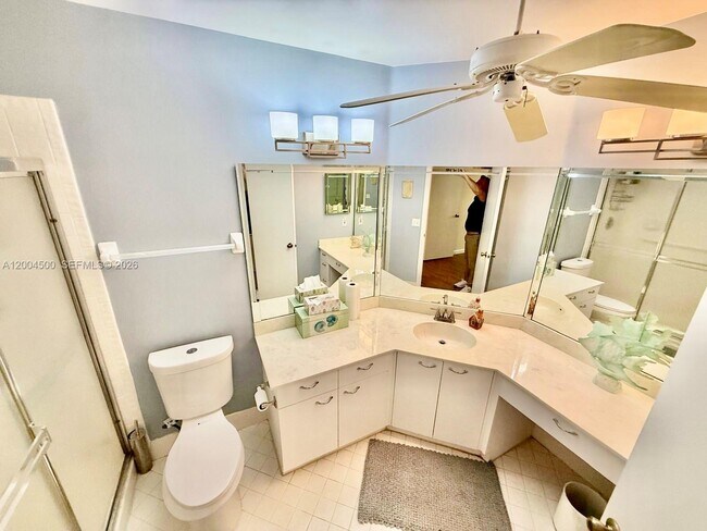 Foto del edificio - 5155 Europa Dr