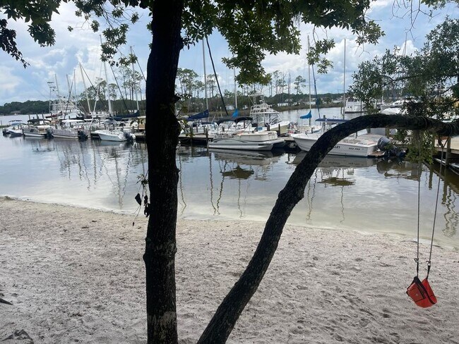 Foto del edificio - 300 Yacht Club Dr