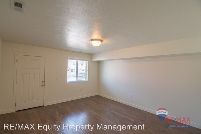 Building Photo - 3 br, 2.5 bath House - 4080 E Sunbury Ln