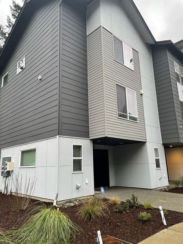 Primary Photo - Pre-Lease this HOME Now!! Don't Miss Out O...