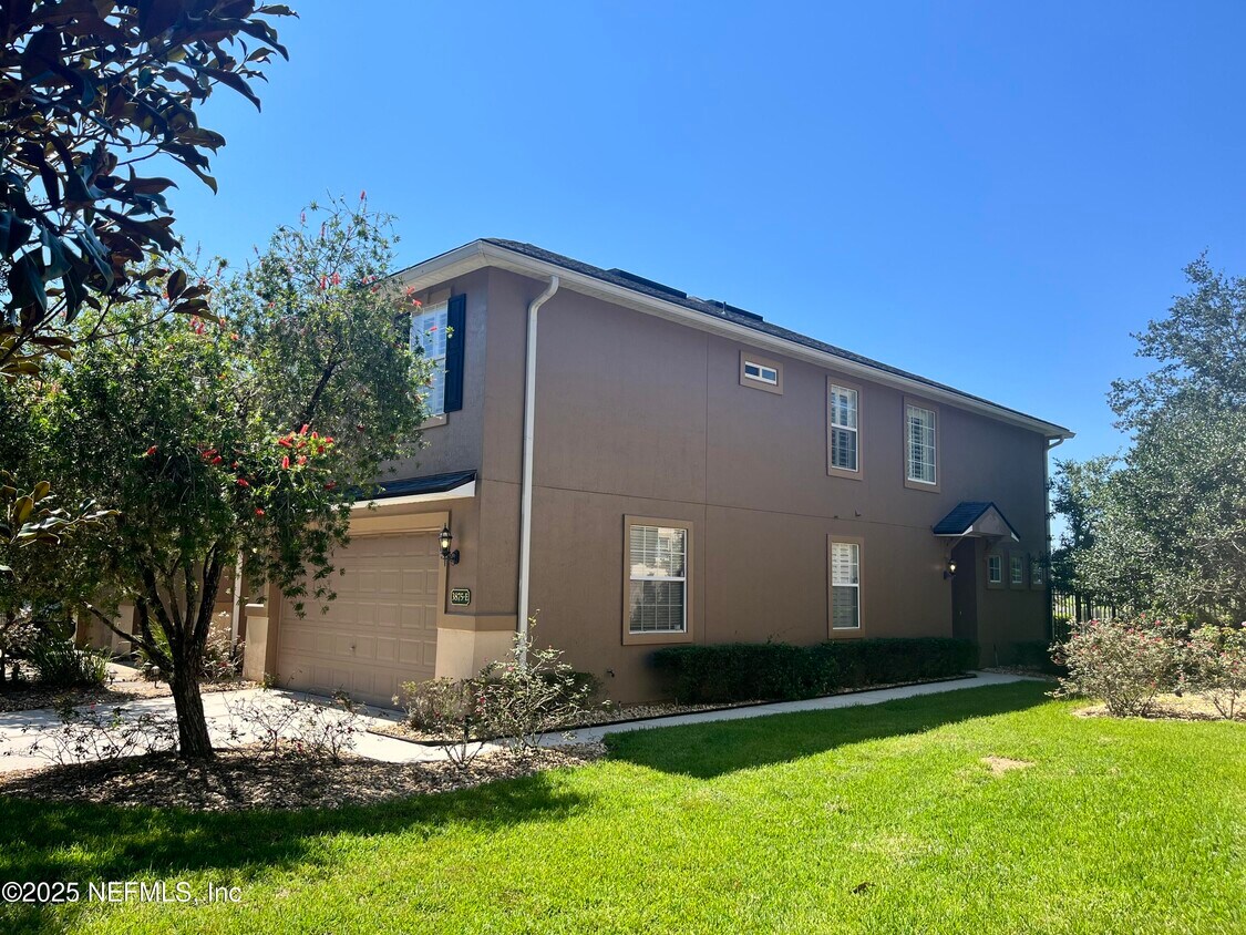 Foto principal - 3875 Buckthorne Dr