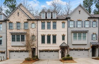 Building Photo - 2500 Skyland Dr NE