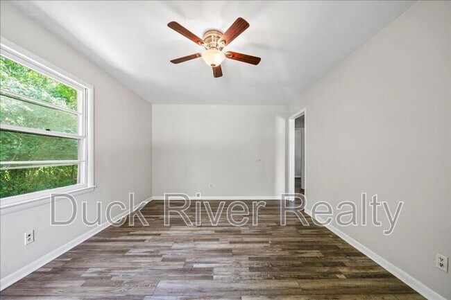 Foto del edificio - 1019.5 Hillcrest Ave