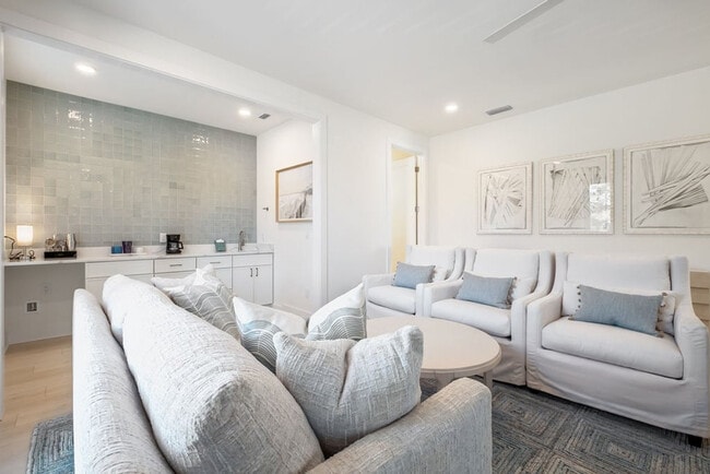 Building Photo - 31 Sarah St