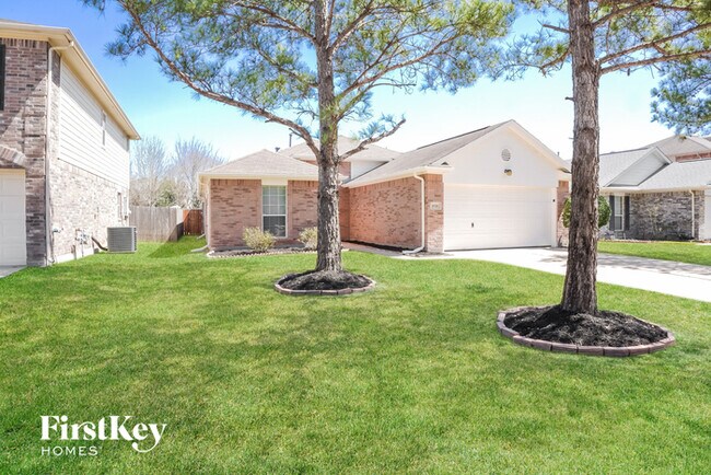Foto del edificio - 6730 Enchanted Crest Dr