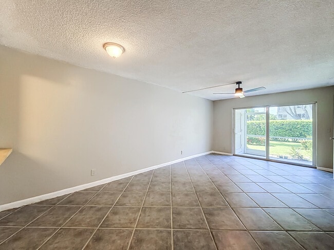 Building Photo - 207 Tropic Isle Dr