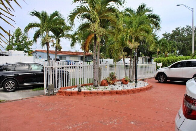 Foto del edificio - 218 E 9th Ct