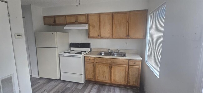 Foto del edificio - 1240 Herschell St