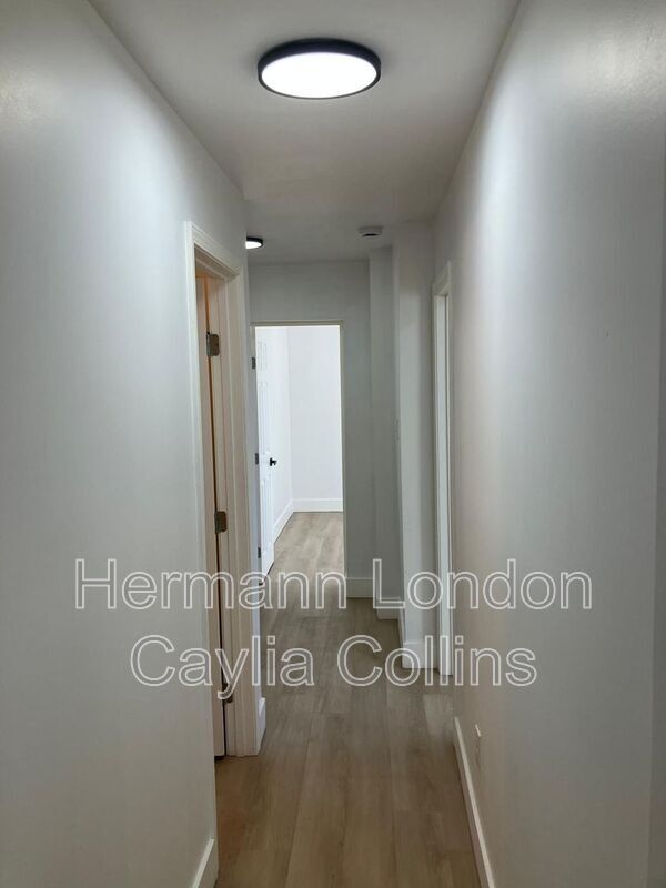 Foto del edificio - 5832-5834 Etzel Avenue