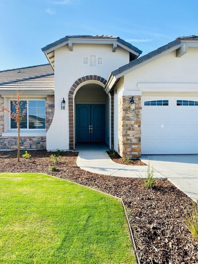 Foto del edificio - Stunning 4 Bed/3 Bath Belcourt Seven Oaks Home w/ $0 Deposit Option & More