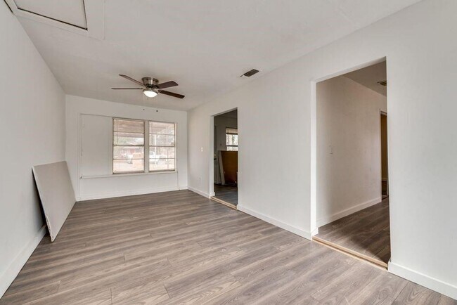 Foto del edificio - Beautiful Home in South Dallas!