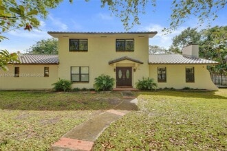 Building Photo - 9901 SW 79th Ave