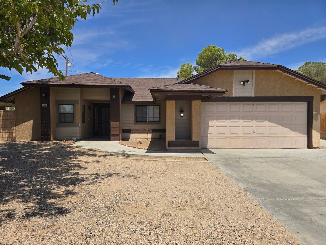 Primary Photo - 10621 N Loop Blvd