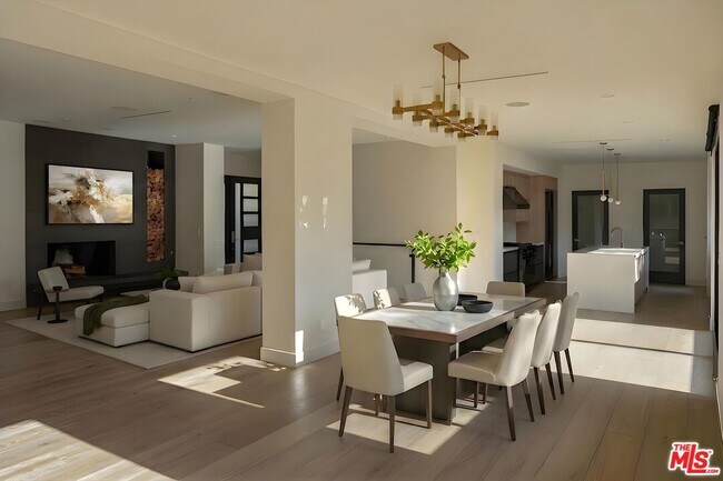 Foto del edificio - 3147 Hollyridge Dr