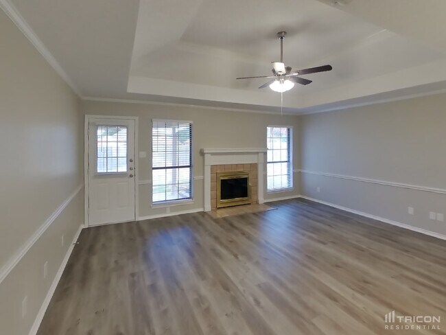 Building Photo - 721 Parkview Dr