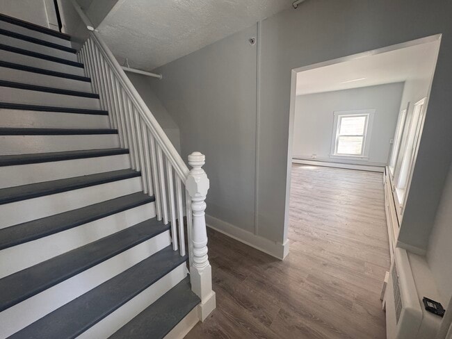 Building Photo - 18 State St