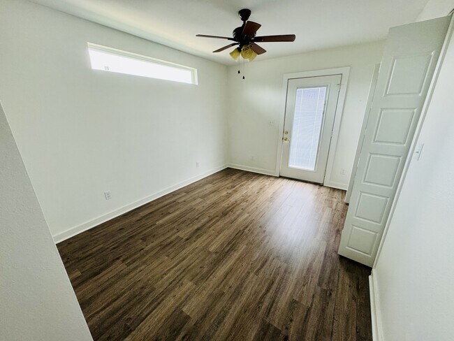 Building Photo - 2262 Hughey Dr