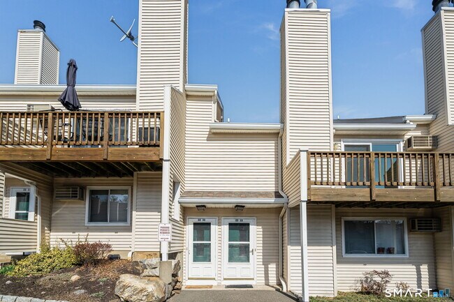 Foto del edificio - 8 Rose Ln