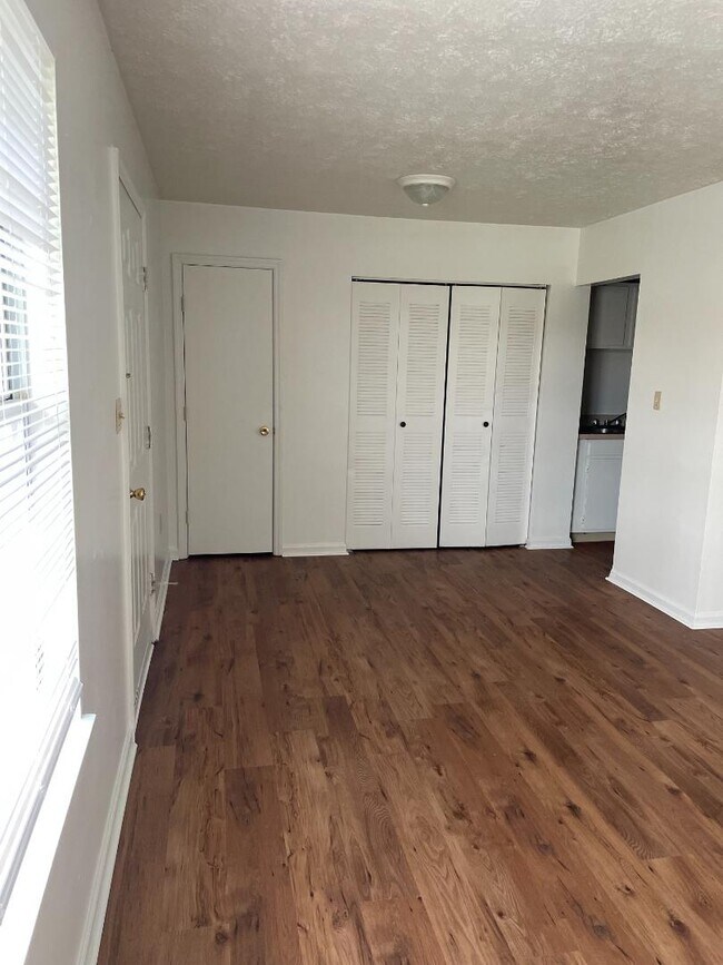 Foto del edificio - 98 Andrea Dr