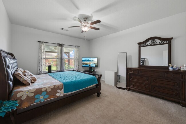 Foto del edificio - 8831 W Cres Lake Cir