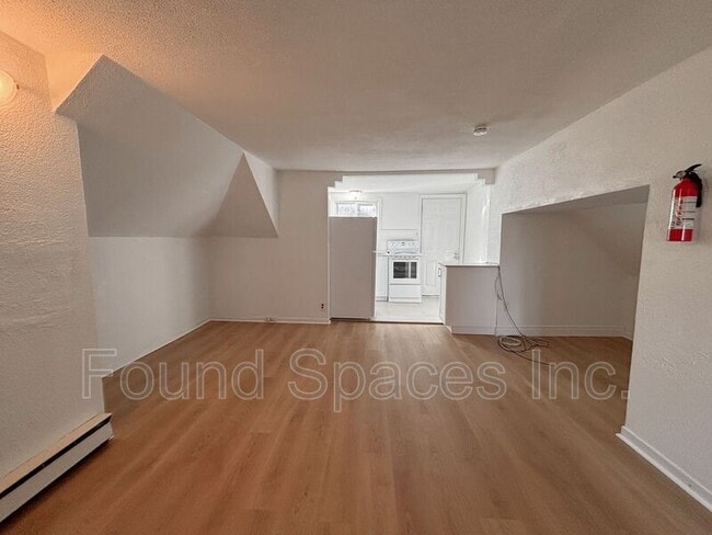 Building Photo - 32 Arthur Ave S