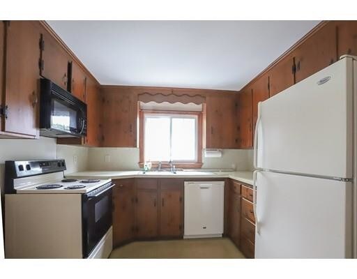 Building Photo - 32 Summer St