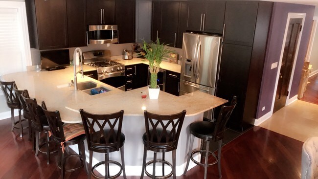 Building Photo - 4445 W Wrightwood Ave