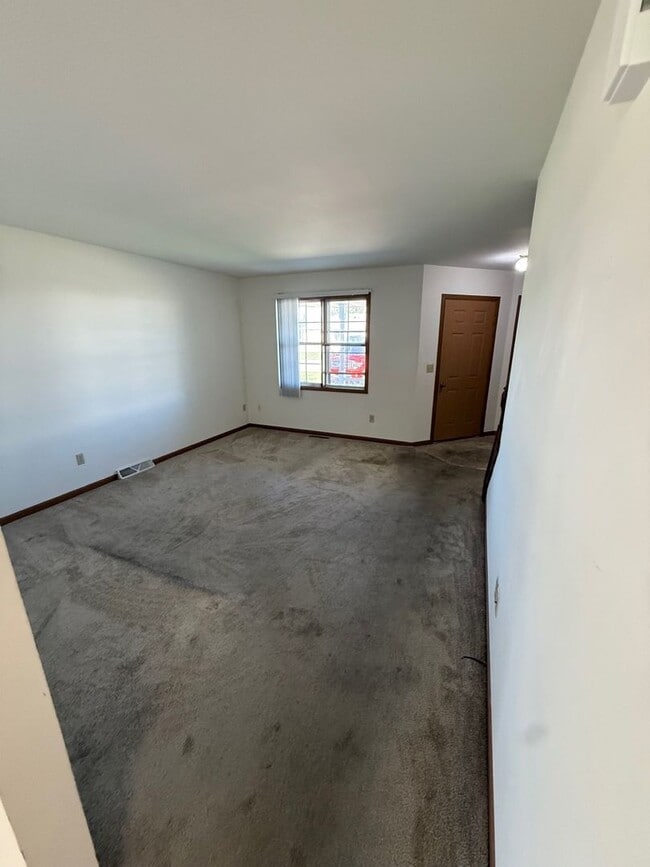 Building Photo - 510/512 Pheasant Drive