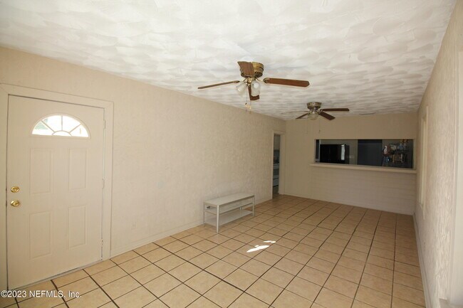 Building Photo - 937 Ethan Allen St