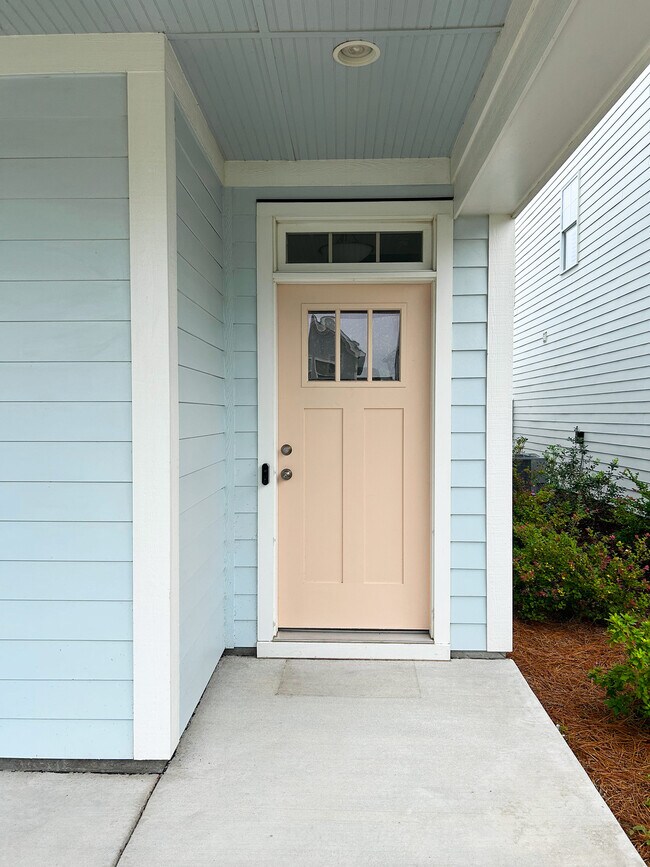 Building Photo - 807 Edgerton Dr