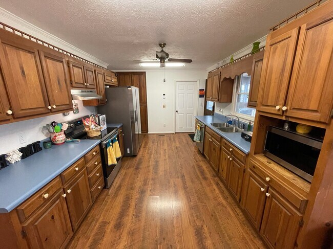 Building Photo - 1011 Serenity Cir