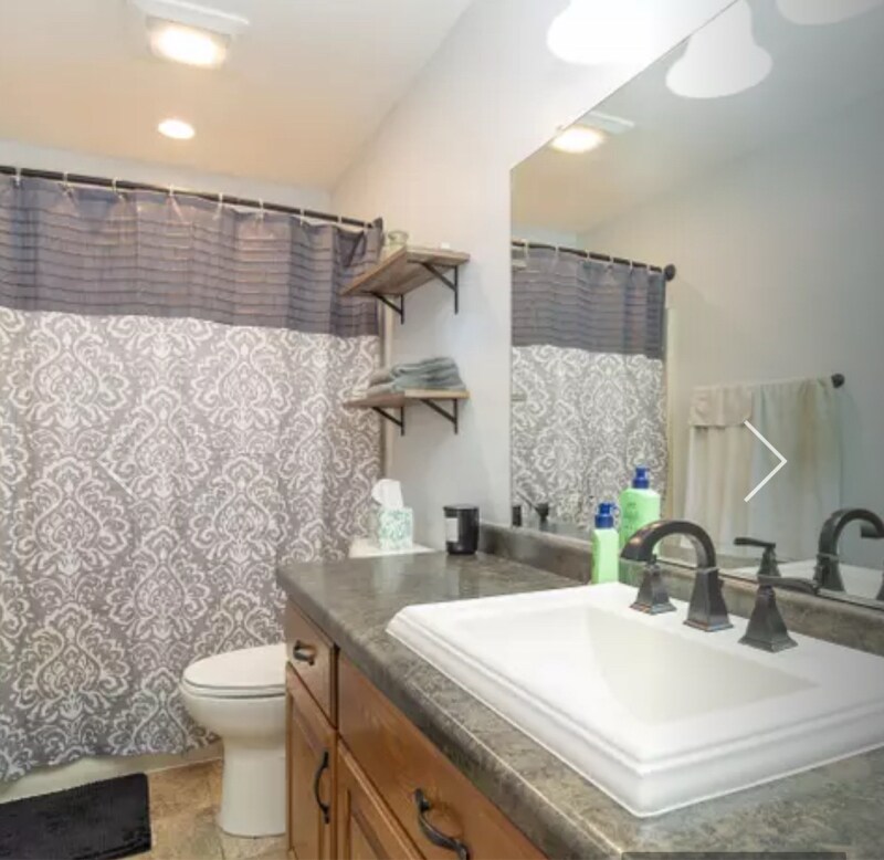 Primary Photo - 2748 W Parkmoor Ct