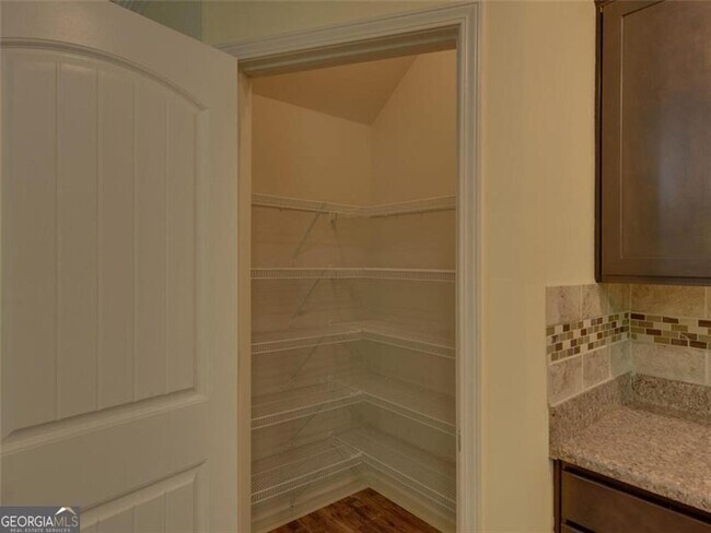 Building Photo - 329 Turtle Creek Dr
