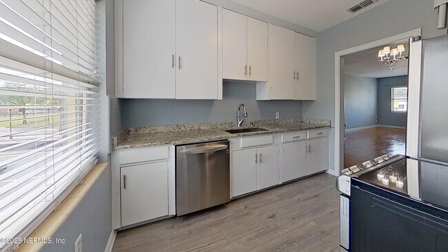 Foto del edificio - 1551 Nicholson Rd