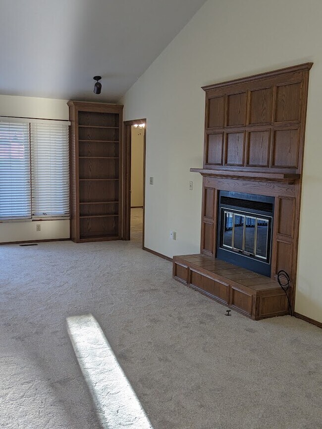 Building Photo - 12701 E Birchwood Dr