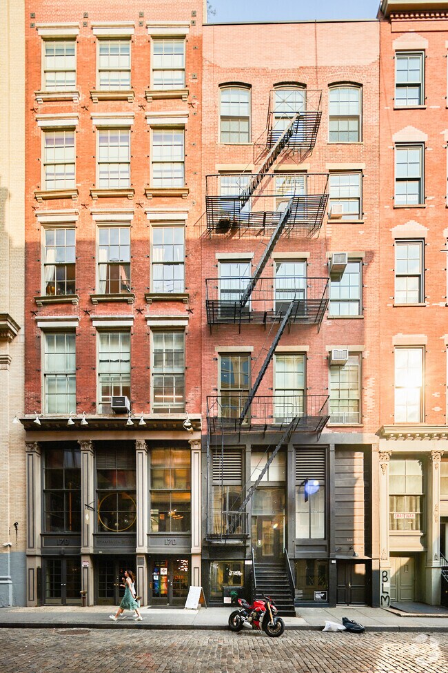Building Photo - 595 Broadway