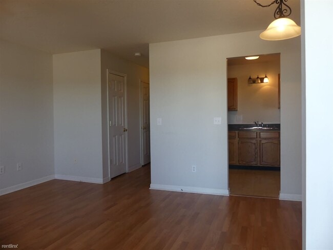 Building Photo - 2 br, 1 bath Duplex - 224 Hunter Ridge Dr